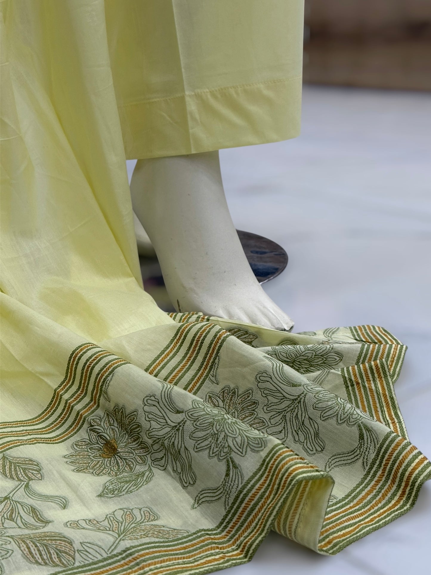 Zareen Jacquard Lawn L-68 | Stitched | 3 Piece