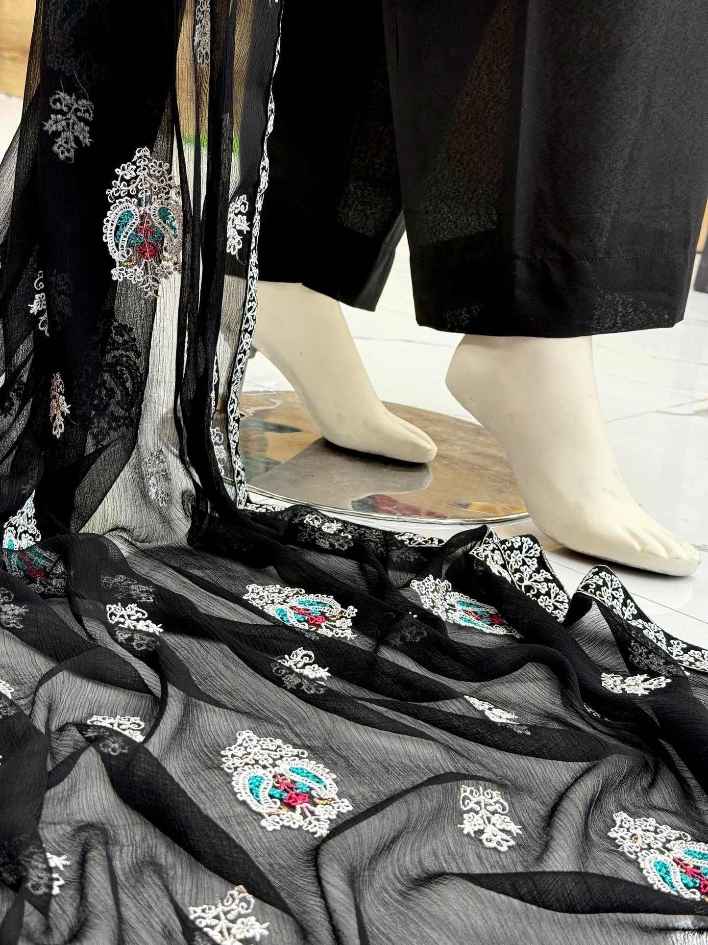 Bahar-e-subh Black 87-F | Stitched | 3 Piece