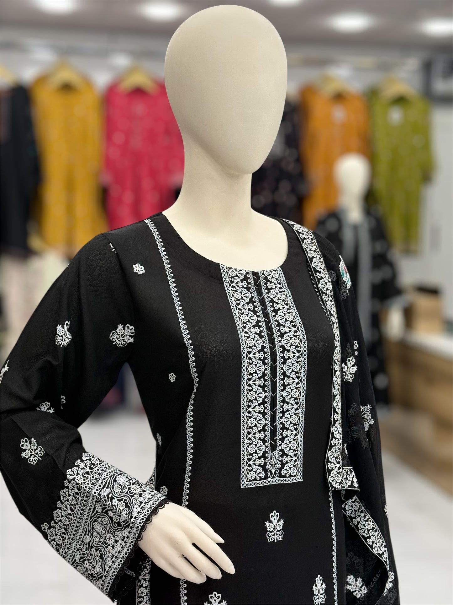 Bahar-e-subh Black 87-F | Stitched | 3 Piece
