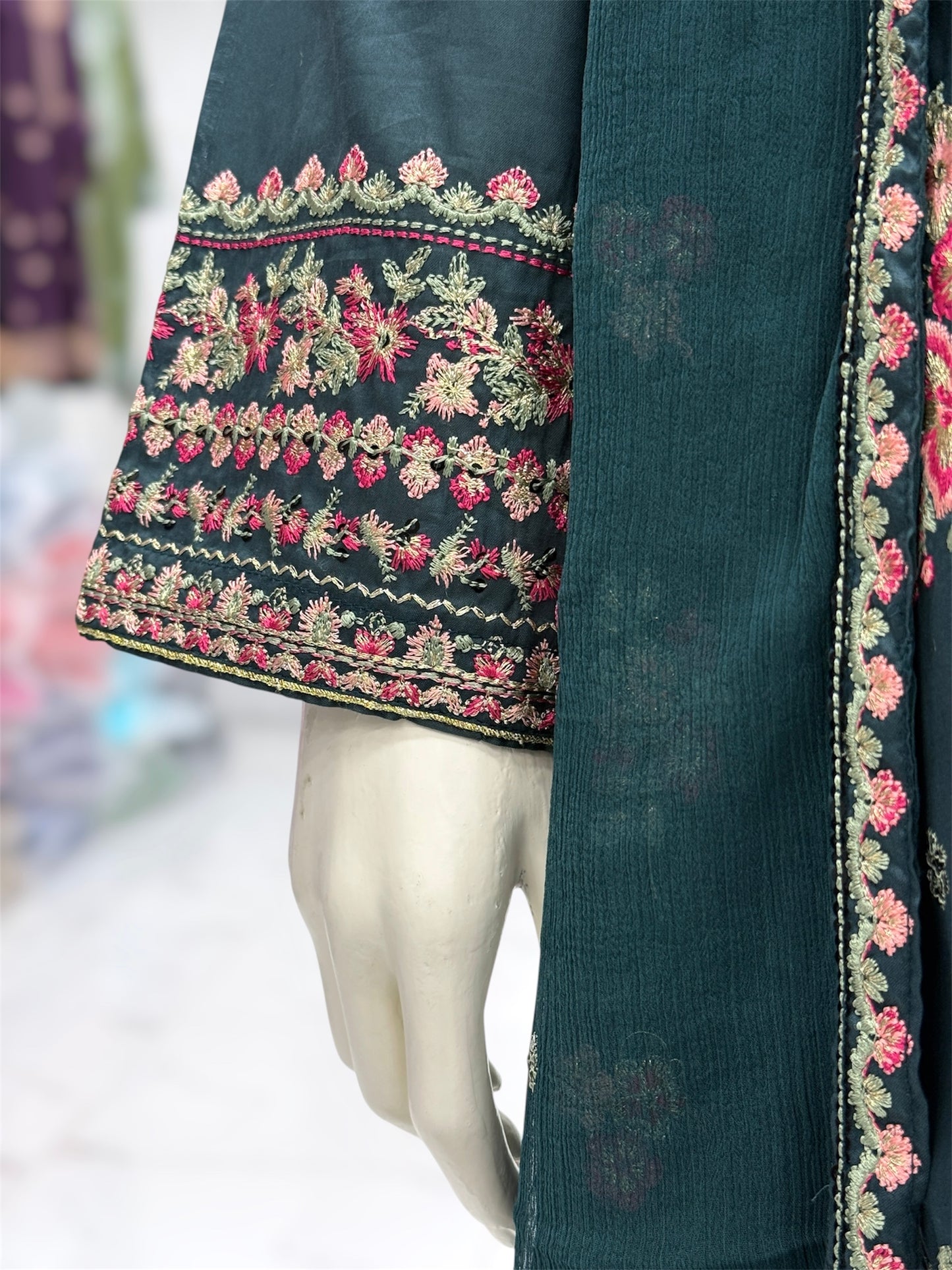 Maah Rang Exclusive Lawn L79-B | Stitched | 3 Piece