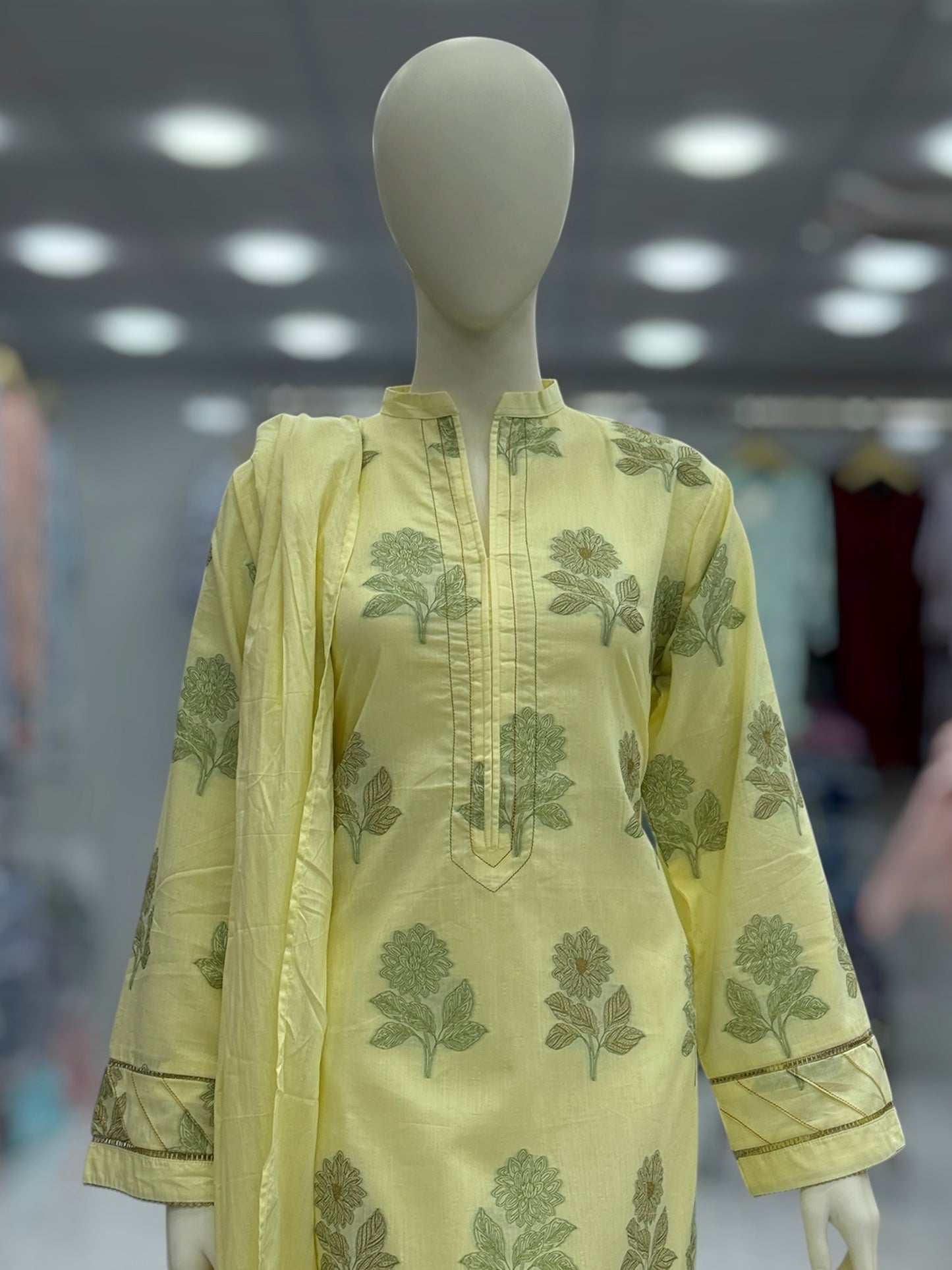 Zareen Jacquard Lawn L-68 | Stitched | 3 Piece