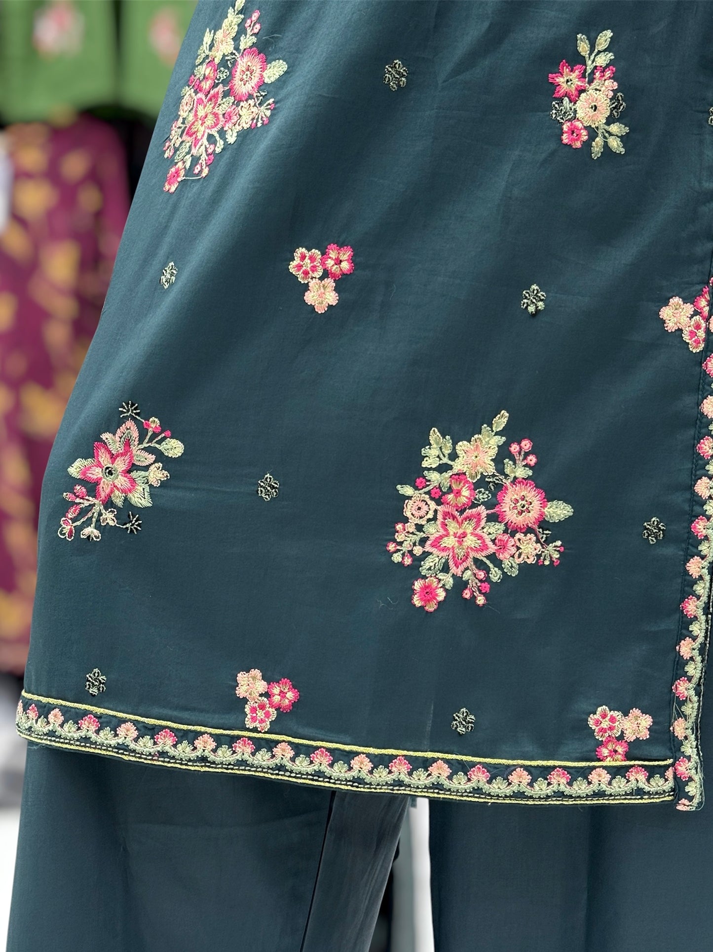 Maah Rang Exclusive Lawn L79-B | Stitched | 3 Piece
