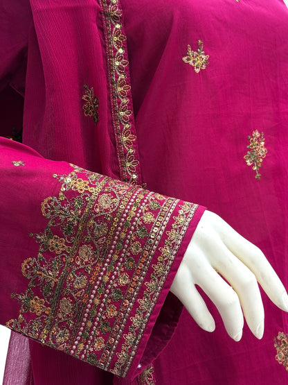 Zari Mahal Exclusive Lawn L95-A | Stitched | 3 Piece