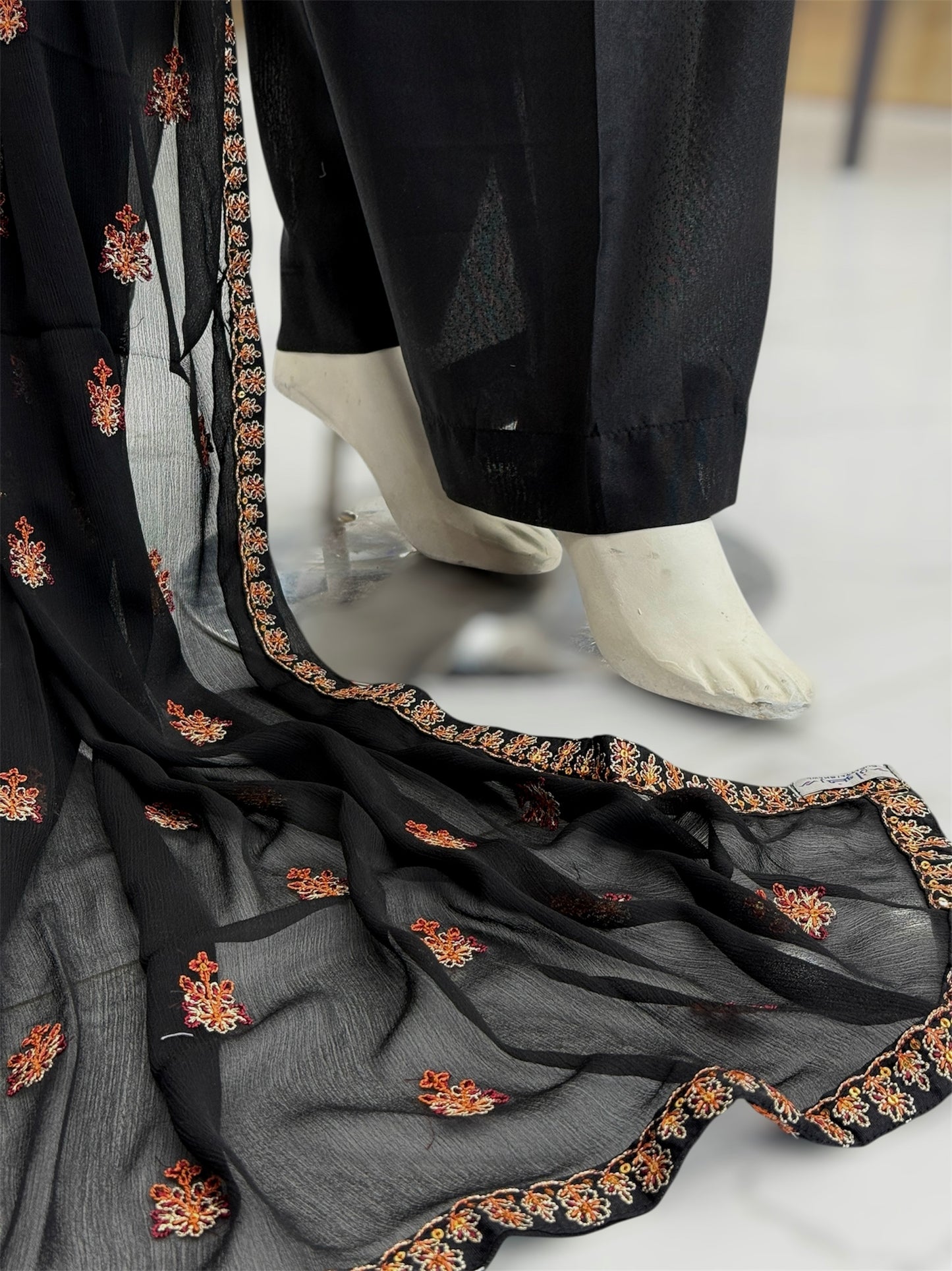Maahi Lawn Karandi K60-A | Stitched | 3 Piece