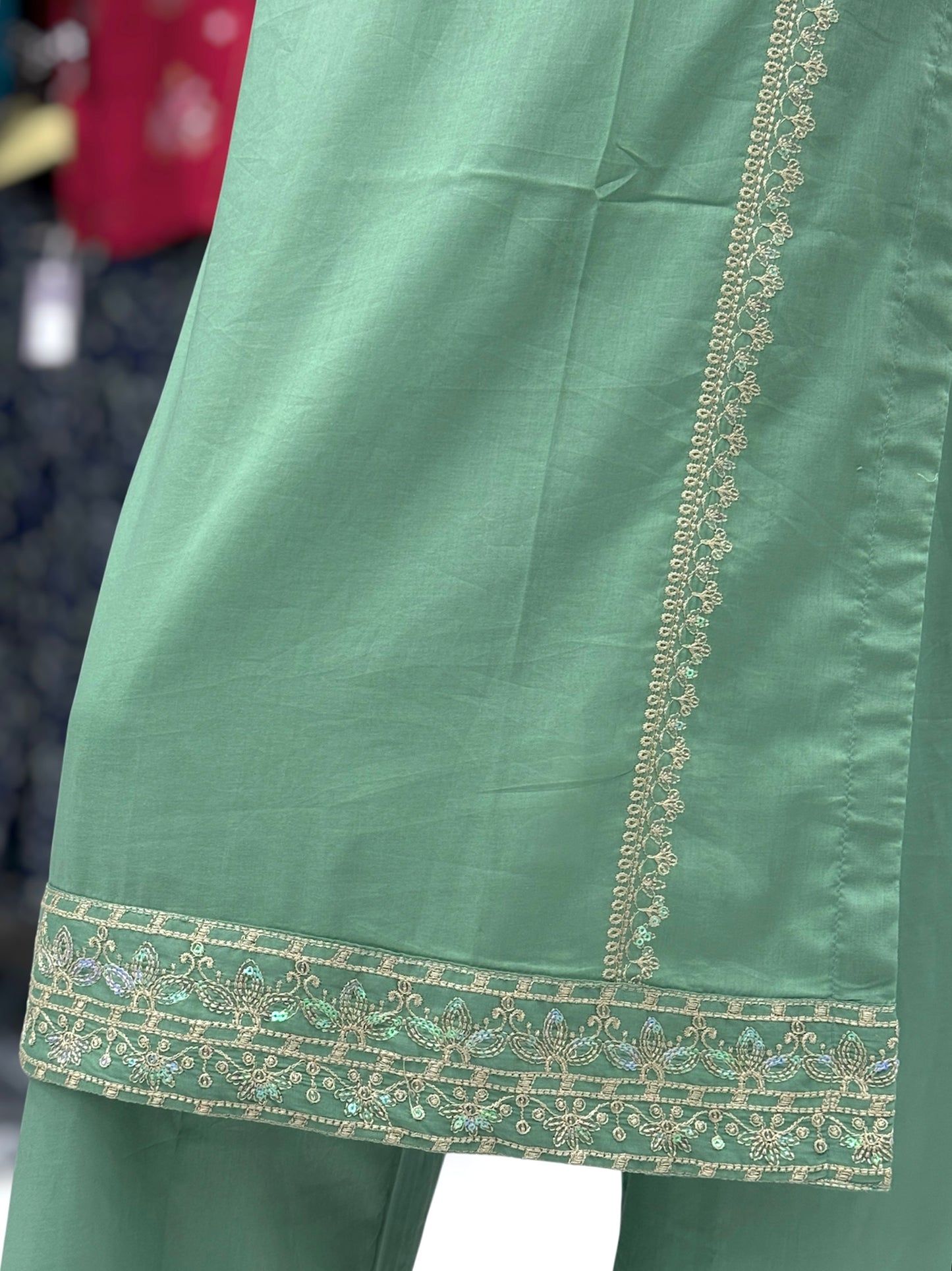 Taj Mahal Exclusive Lawn L77-D | Stitched | 3 Piece