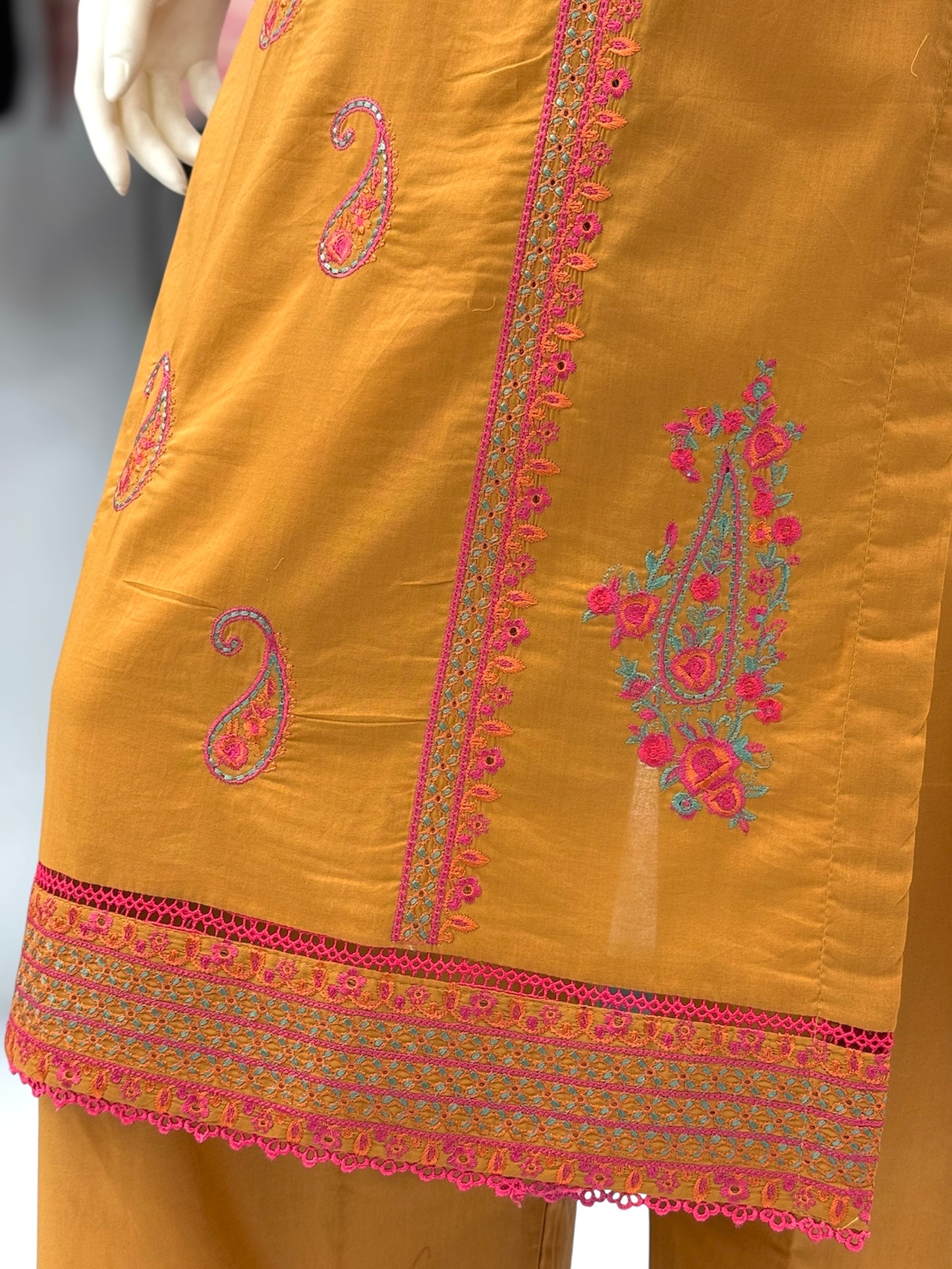 Prism Lawn L42-A | Stitched | 3 Piece