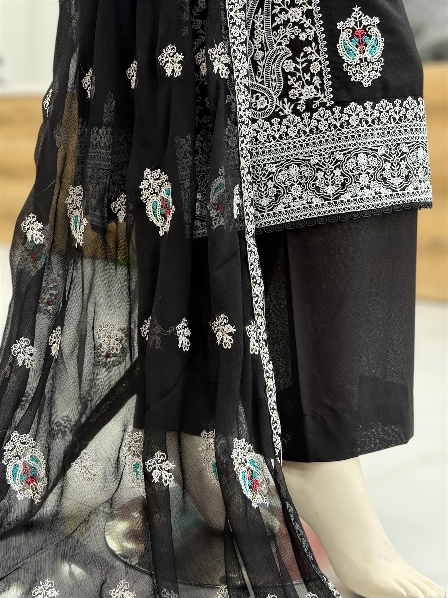 Bahar-e-subh Black 87-F | Stitched | 3 Piece