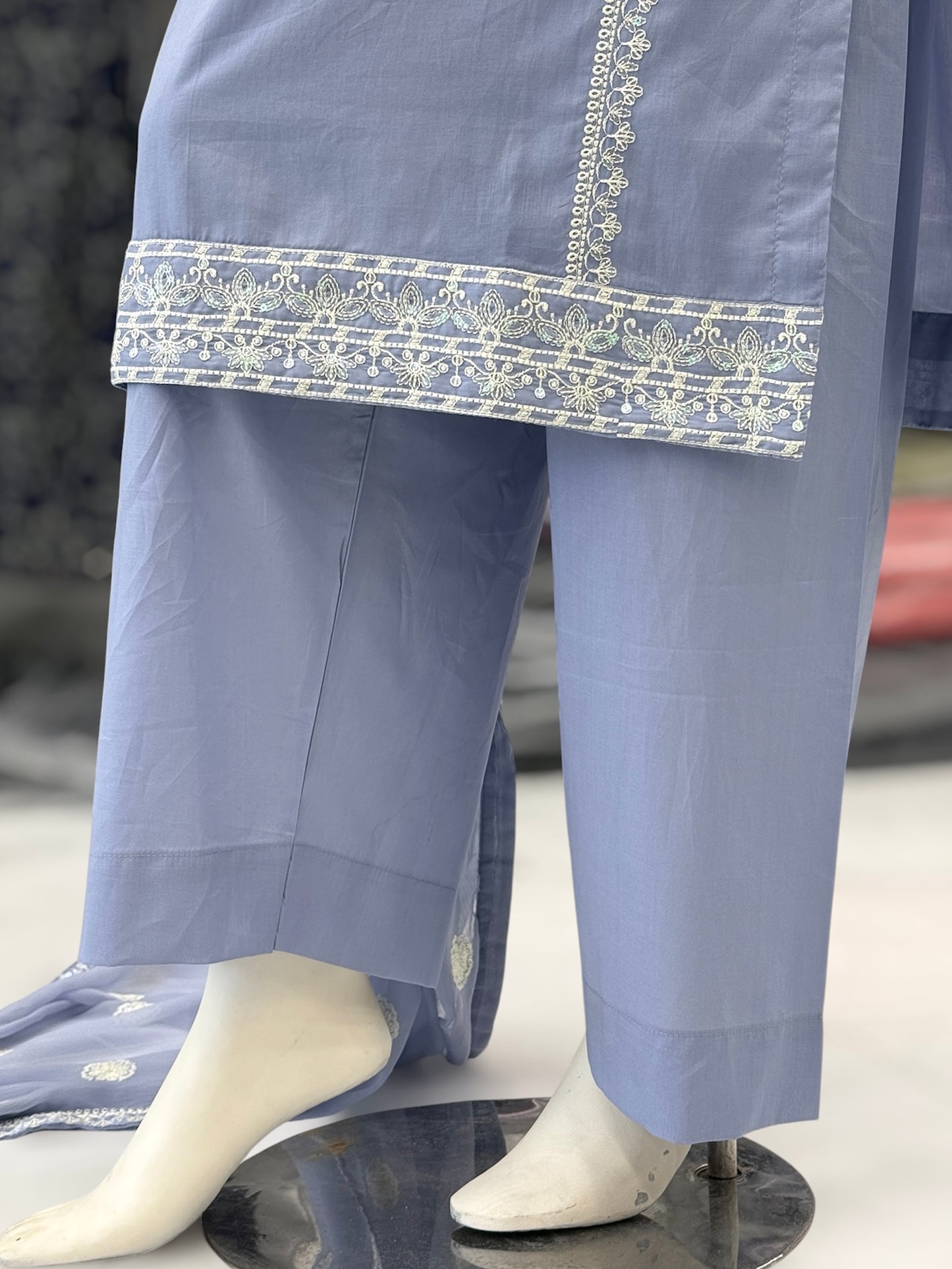 Taj Mahal Exclusive Lawn L77-E | Stitched | 3 Piece