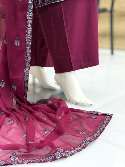 Pakeeza Exclusive Lawn L85-A | Stitched | 3 Piece