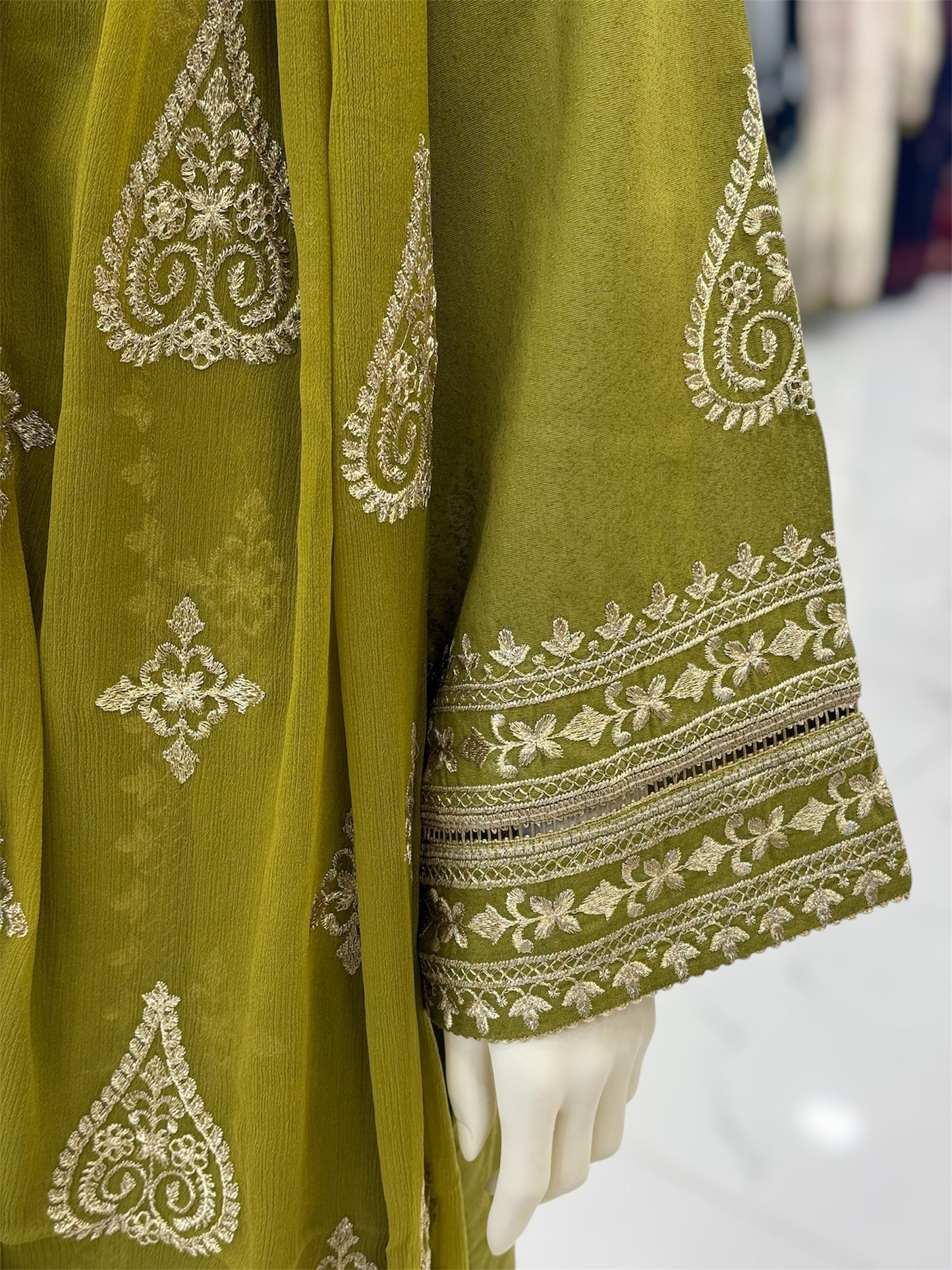 Golden Threads Mehendi Karandi 89-D | Stitched | 3 Piece