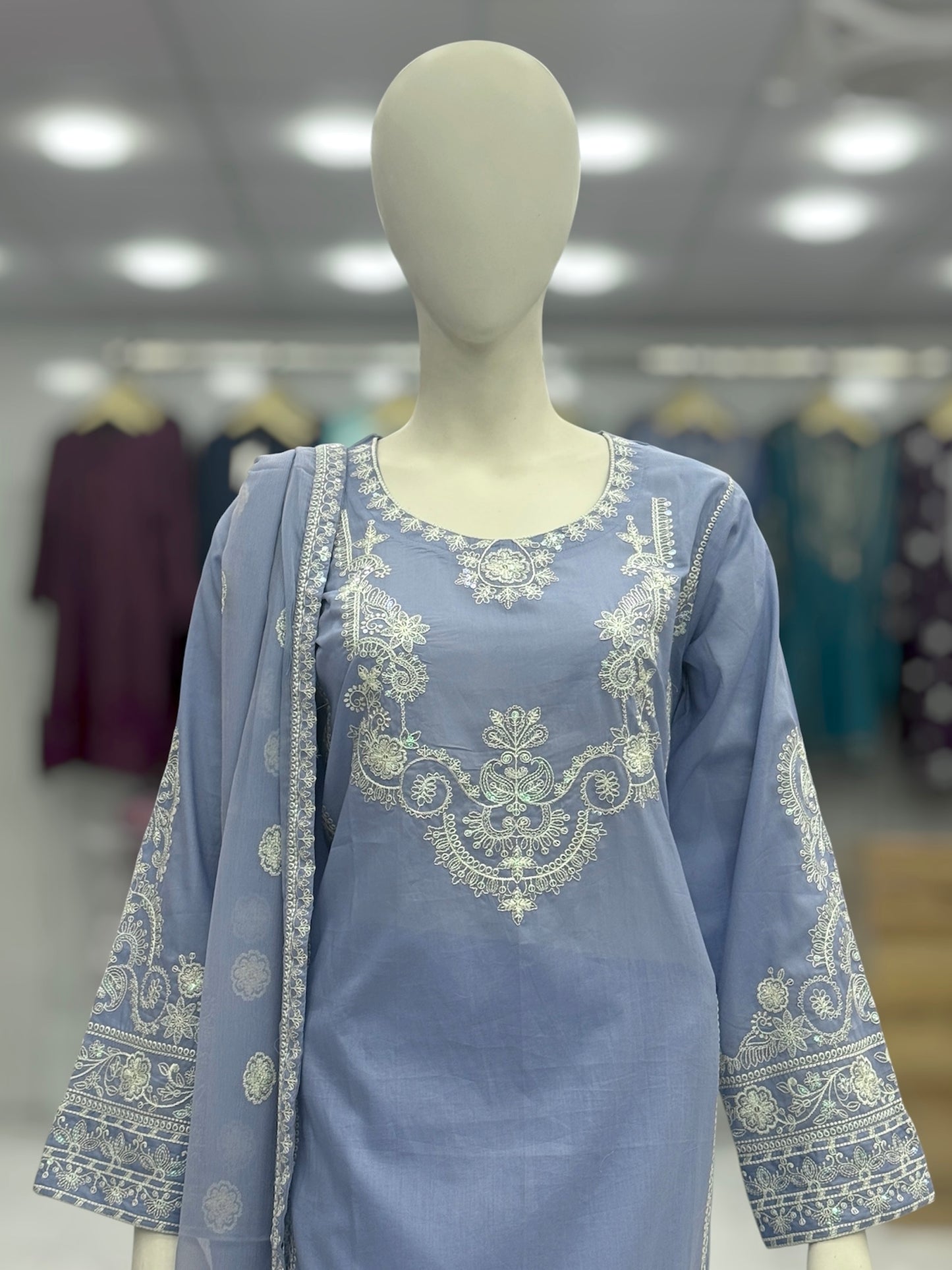 Taj Mahal Exclusive Lawn L77-E | Stitched | 3 Piece